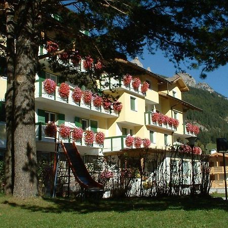 Hotel Montana Pozza di Fassa Zewnętrze zdjęcie